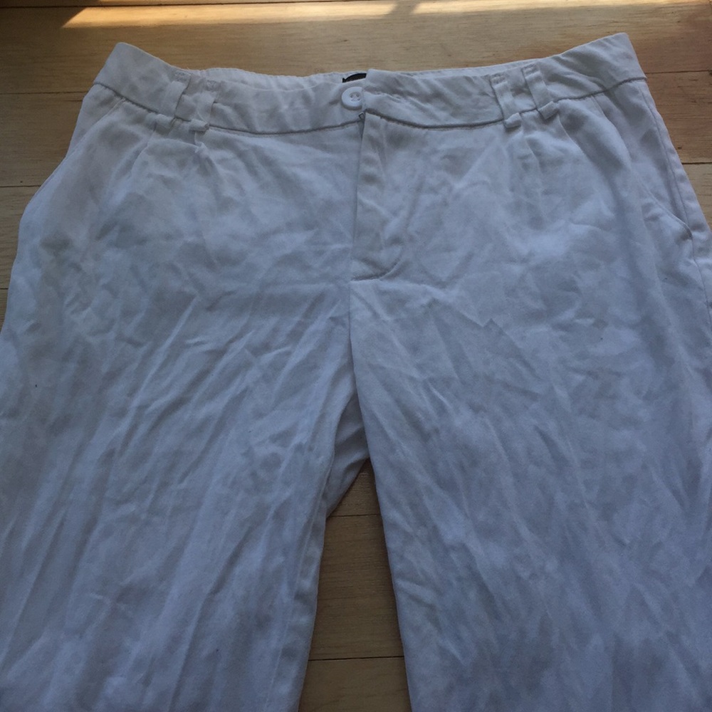 Cute white skinny jeans/ capris size small